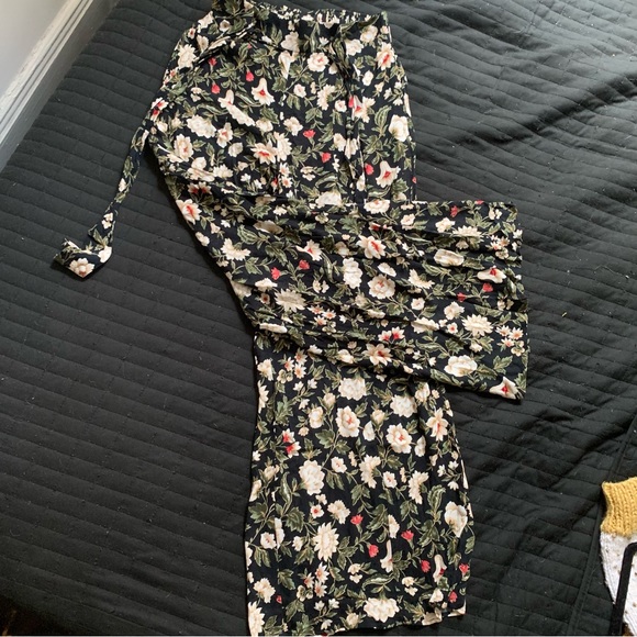 NWT Floral Tie-waist Wide Leg Pants - Picture 4 of 6